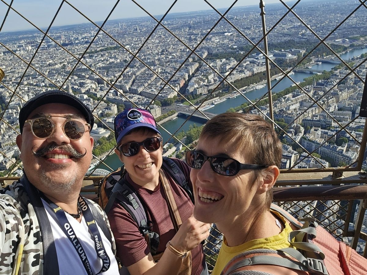 Accès Réservé au 2e Étage de la Tour Eiffel