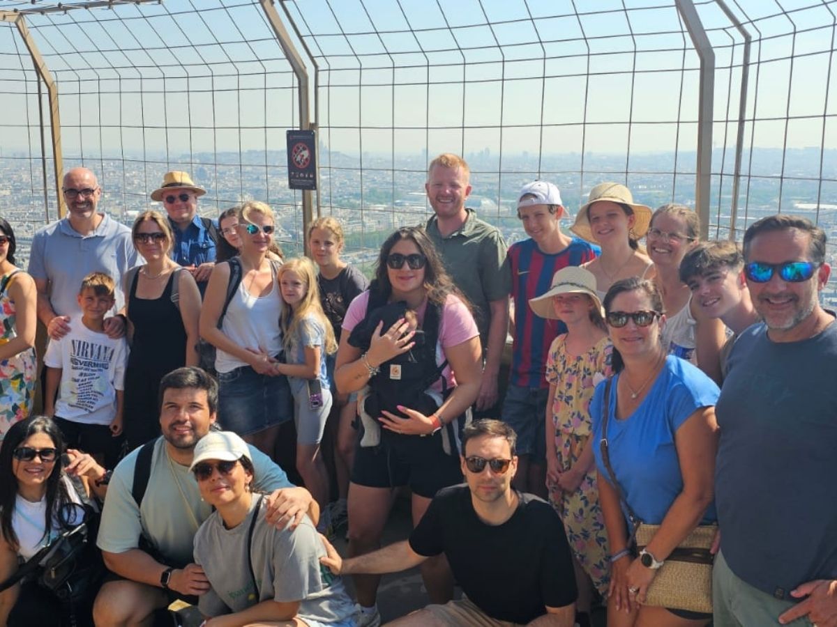Accès Réservé au 2e Étage de la Tour Eiffel