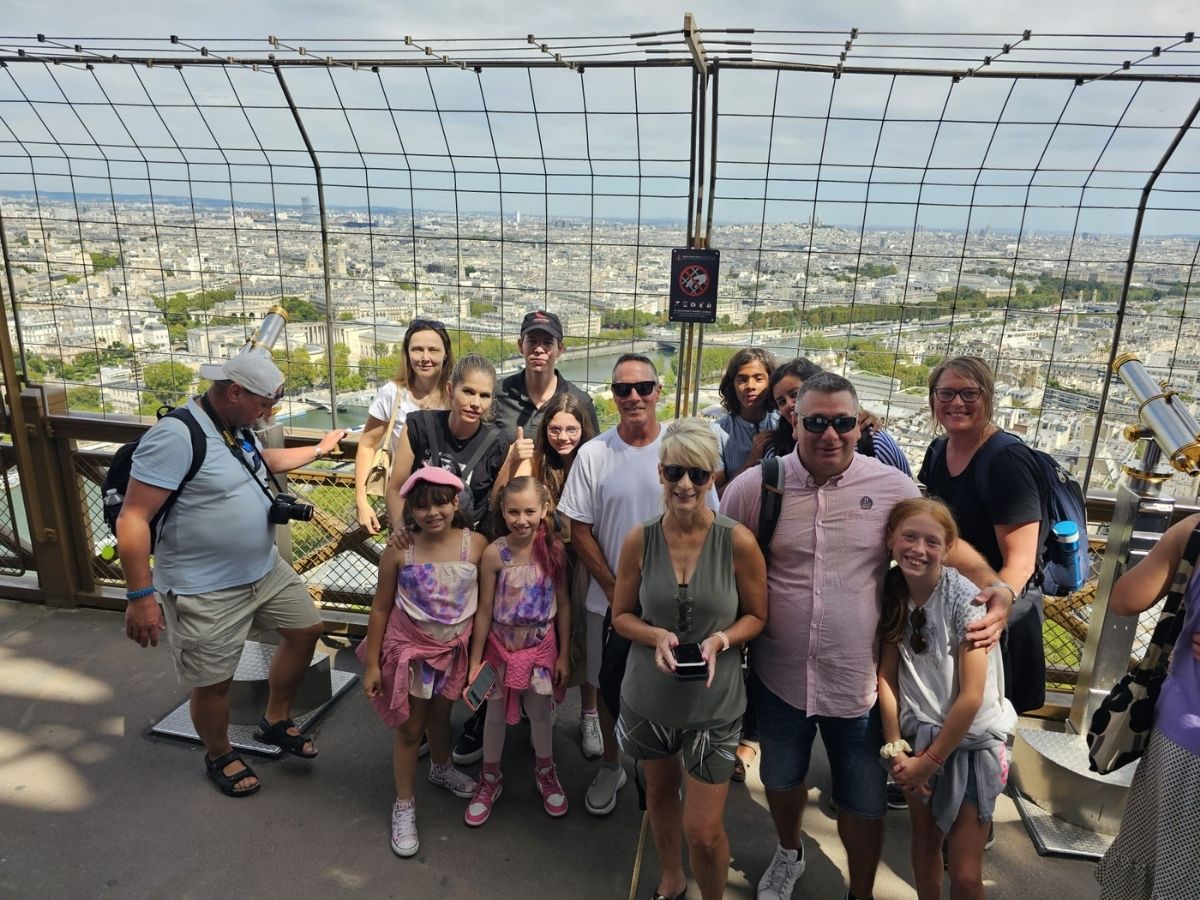 Accès Réservé au 2e Étage de la Tour Eiffel