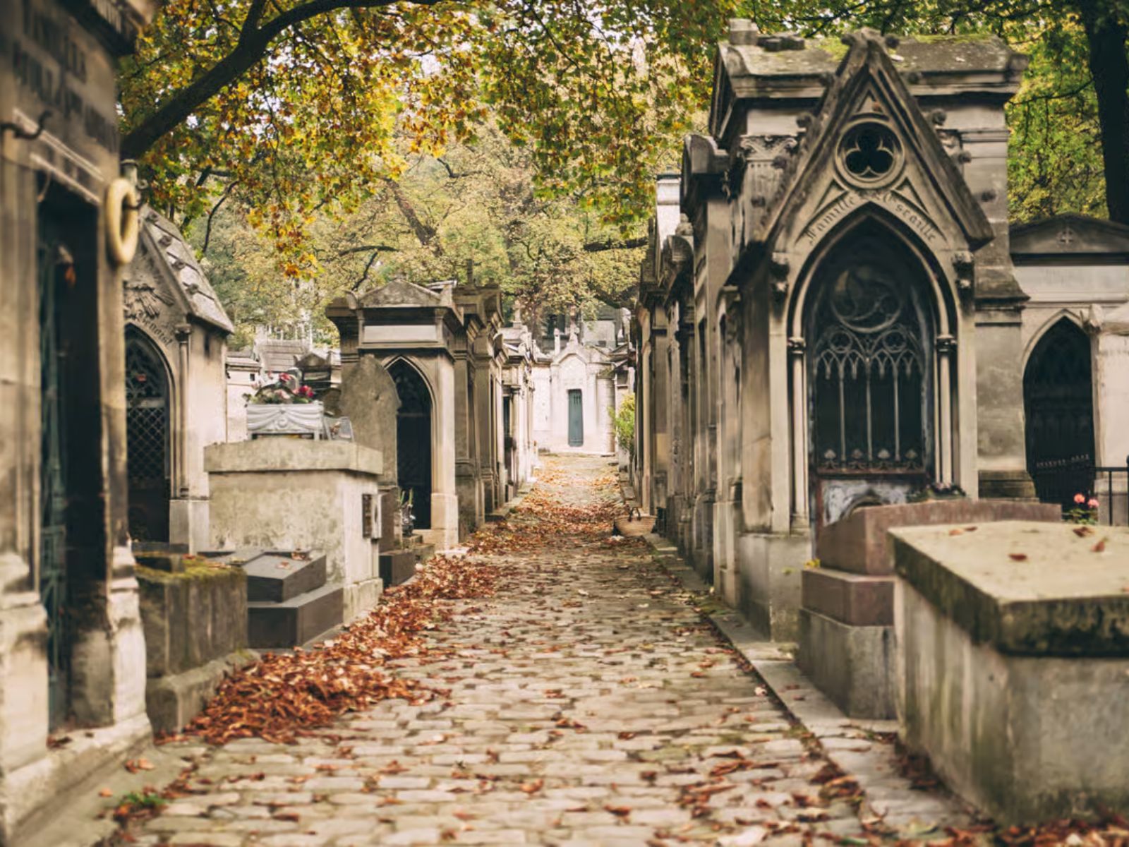Pere Lachaise Cemetery Guided Tour - PARIS ACCESS