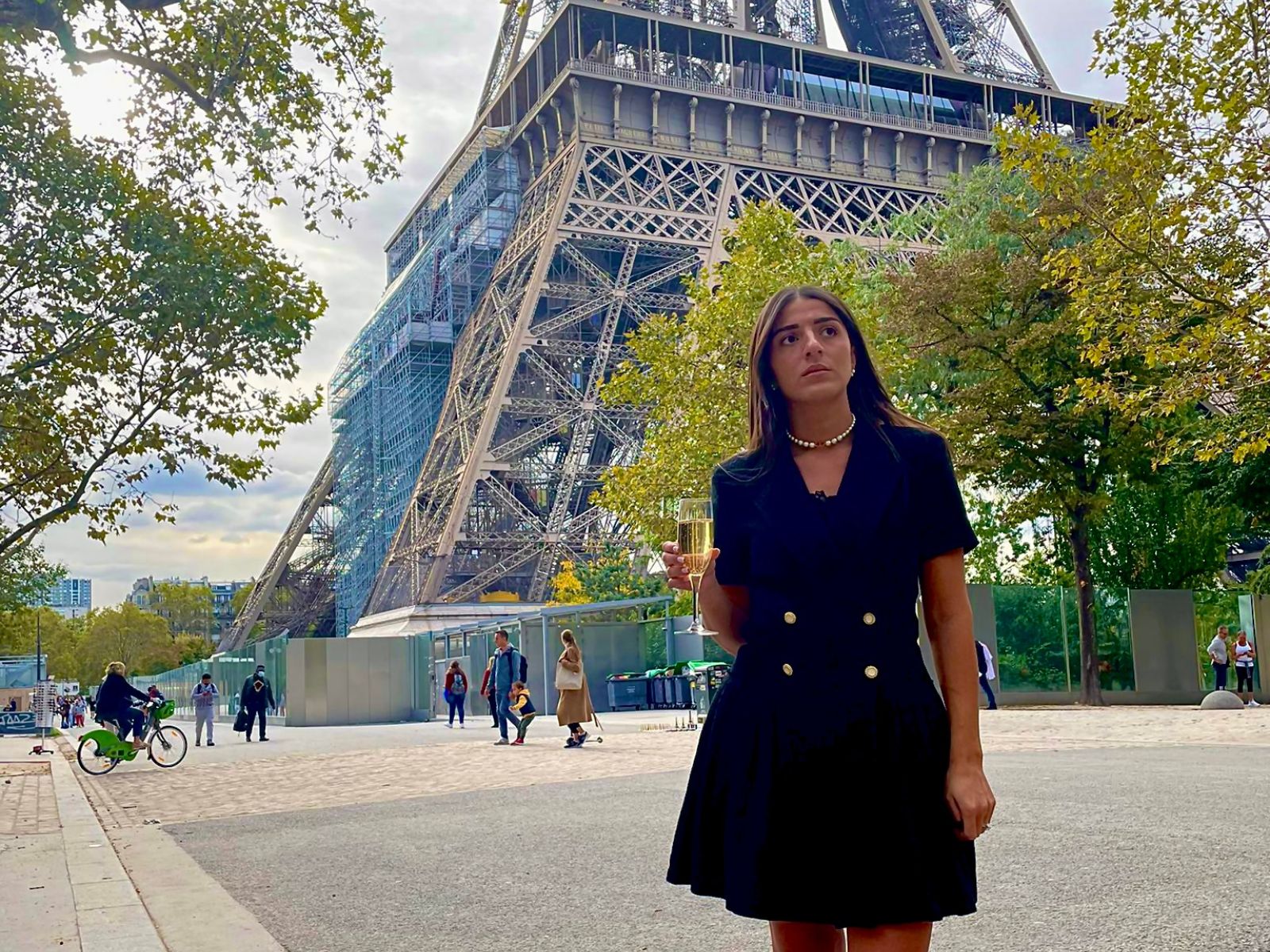 Summit Reserved Access & Glass of Champagne - PARIS ACCESS