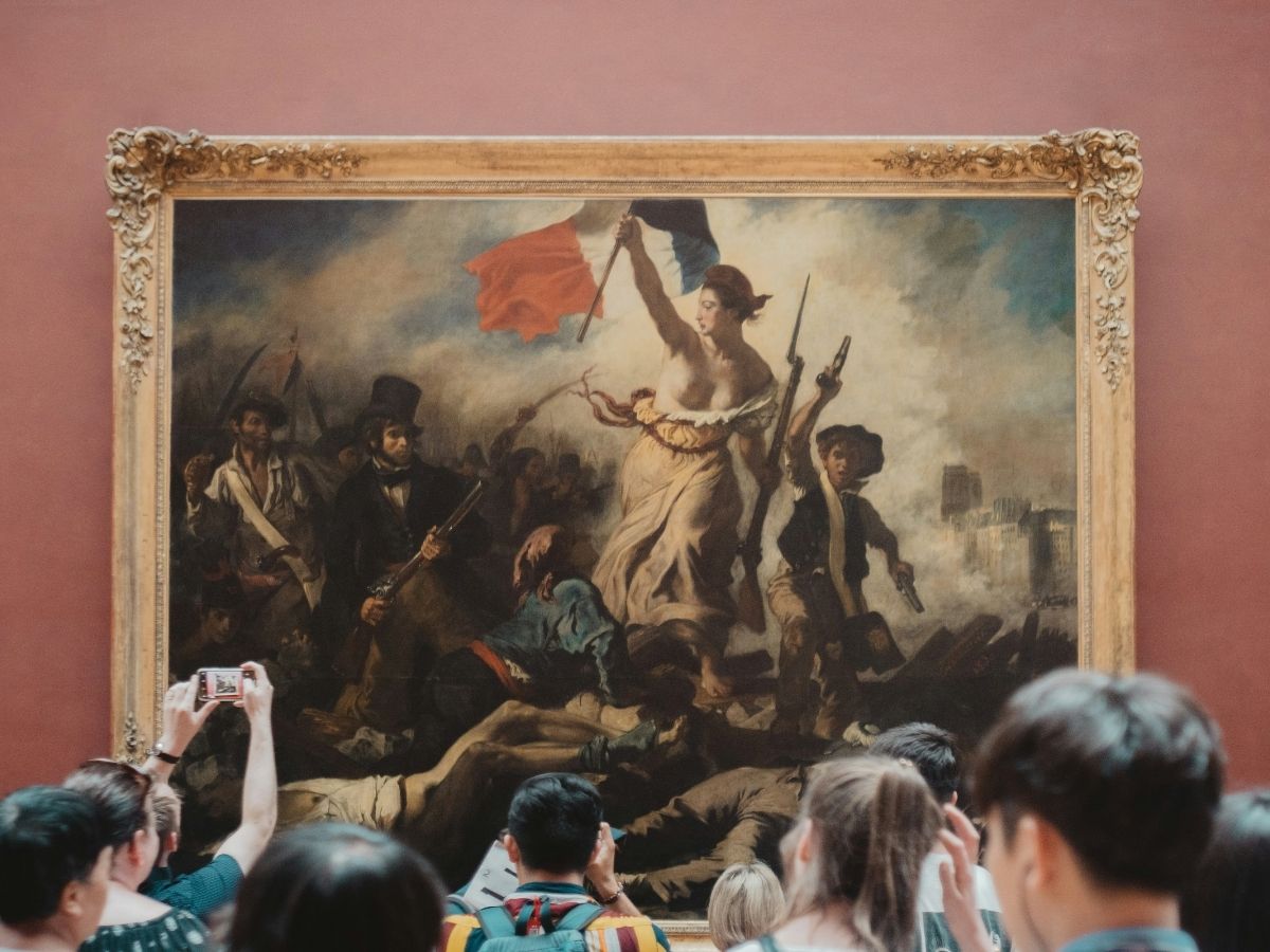 Louvre Access with Premium Audio Guide & Cruise