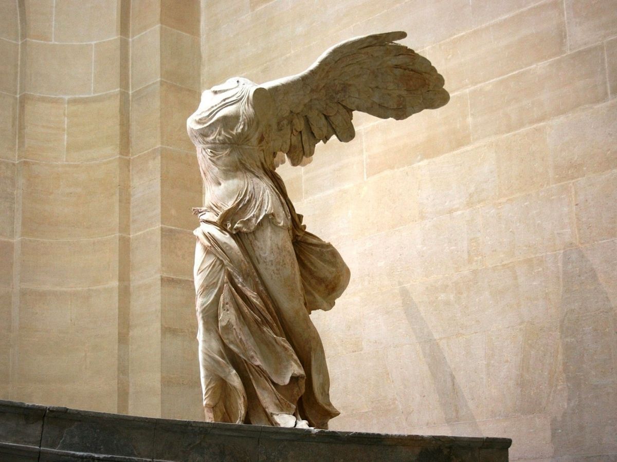 Louvre Access with Premium Audio Guide & Cruise