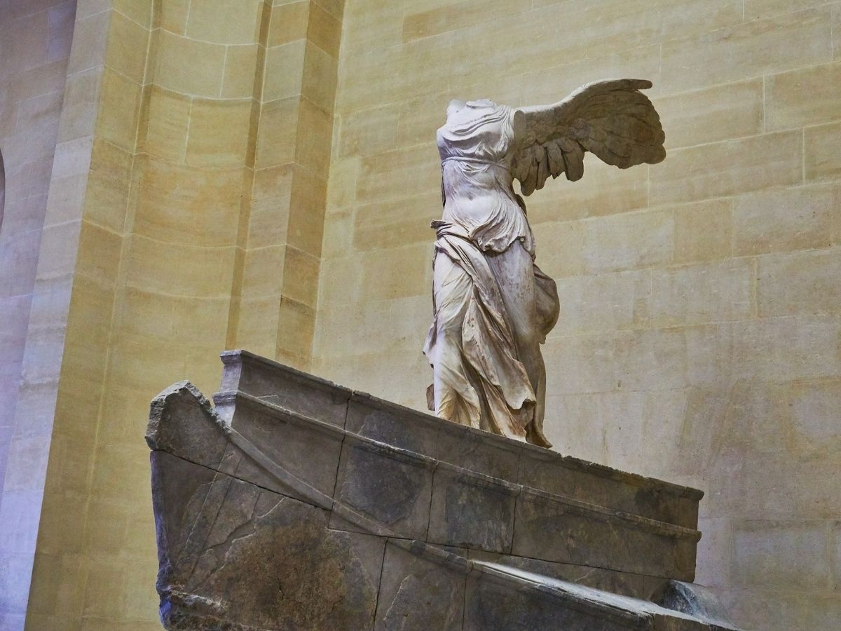 Louvre Access with Premium Audio Guide & Cruise