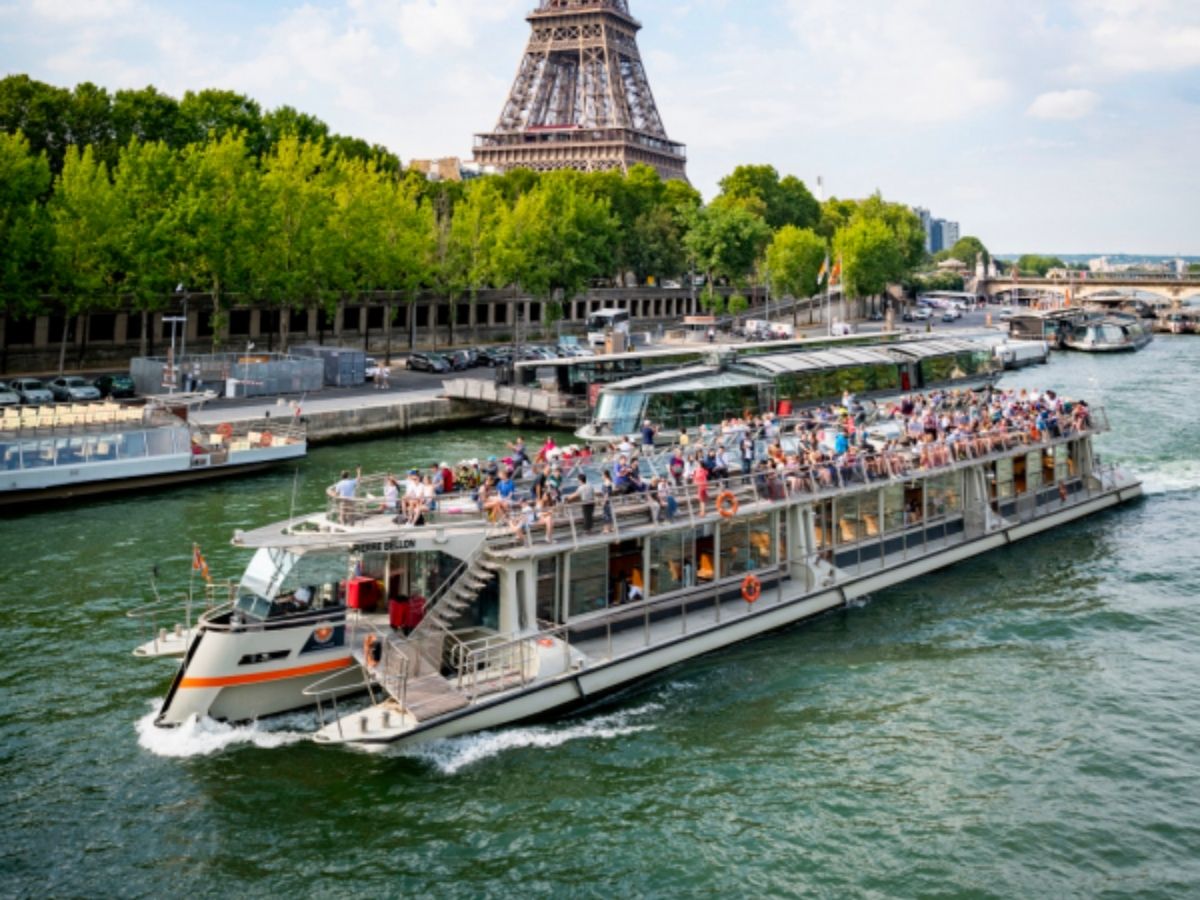 Louvre Access with Premium Audio Guide & Cruise