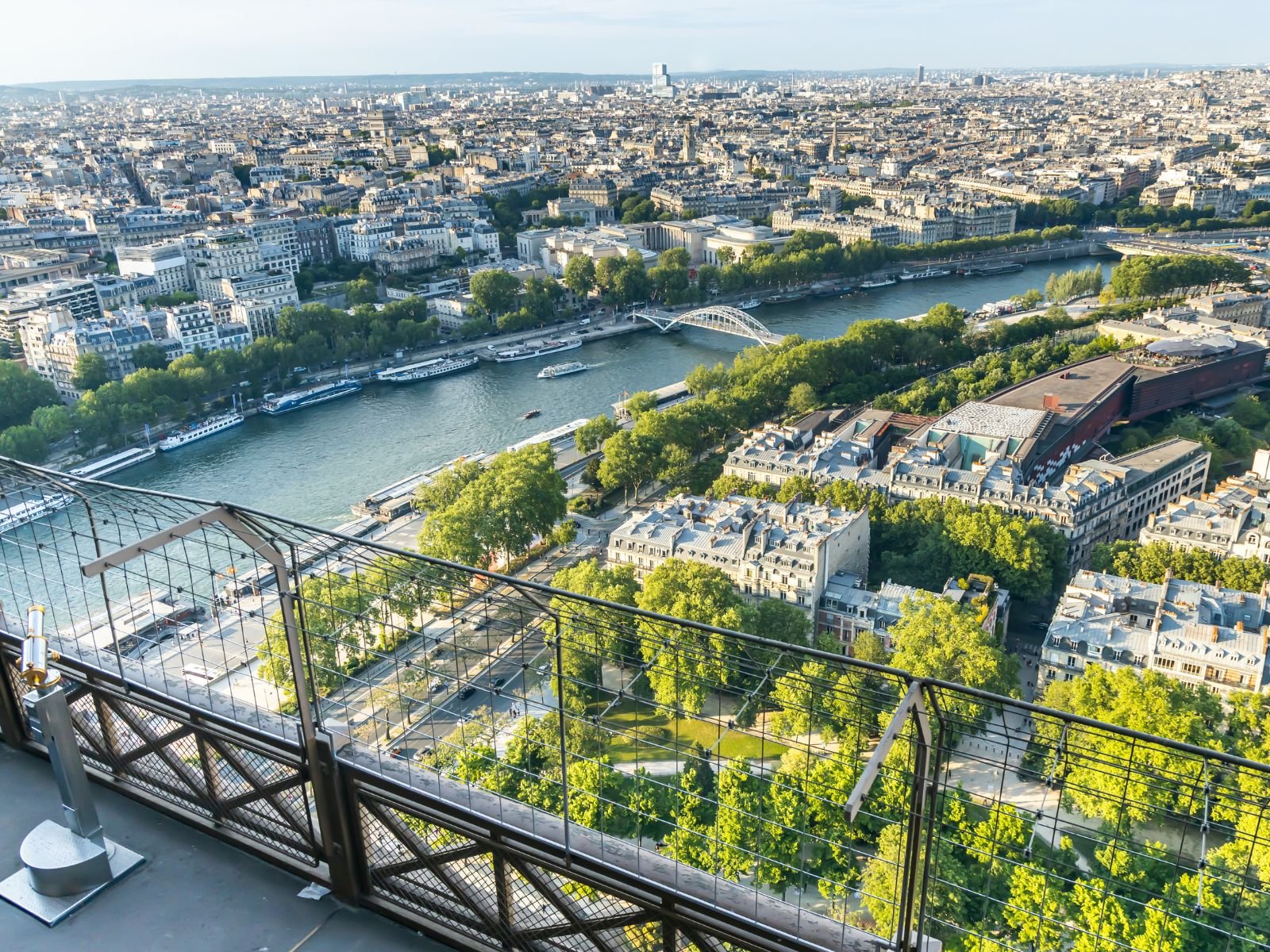 Summit Reserved Access & Glass of Champagne - PARIS ACCESS