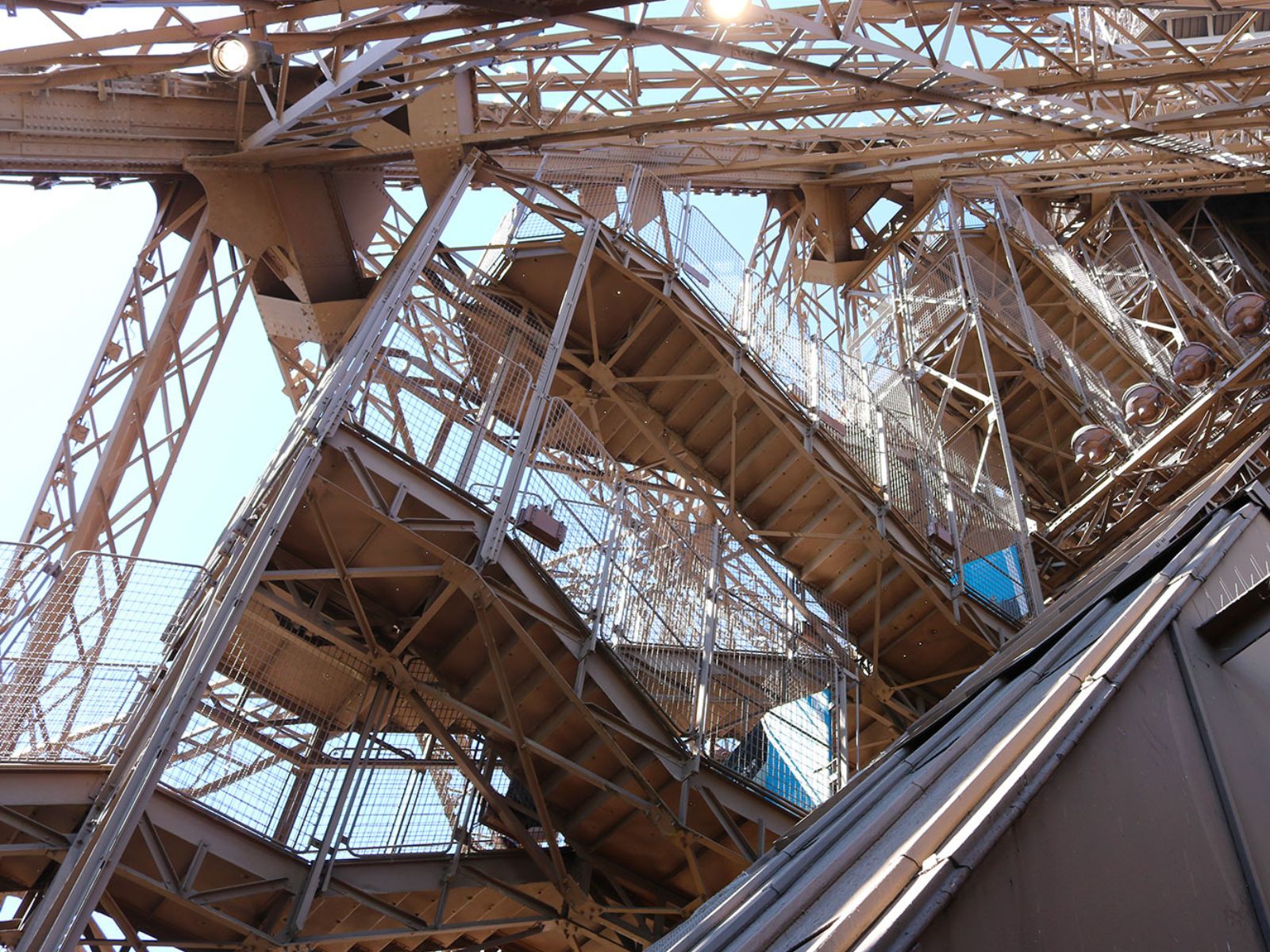 Summit Reserved Access & Glass of Champagne - PARIS ACCESS