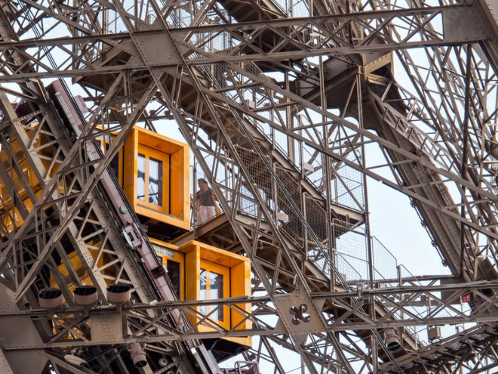 Summit Reserved Access & Glass of Champagne - PARIS ACCESS